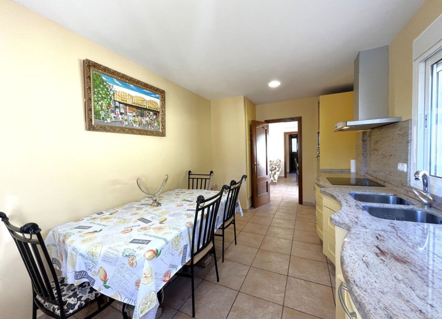 Resale - House - Detached Villa - Estepona - Estepona Centro