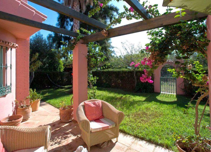 Resale - House - Finca - Cortijo - Estepona - Estepona Centro