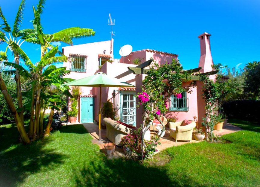 Resale - House - Finca - Cortijo - Estepona - Estepona Centro