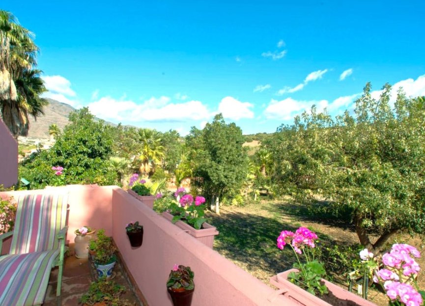 Resale - House - Finca - Cortijo - Estepona - Estepona Centro