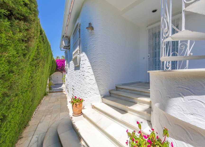 Resale - House - Detached Villa - Marbella - Guadalmina Alta