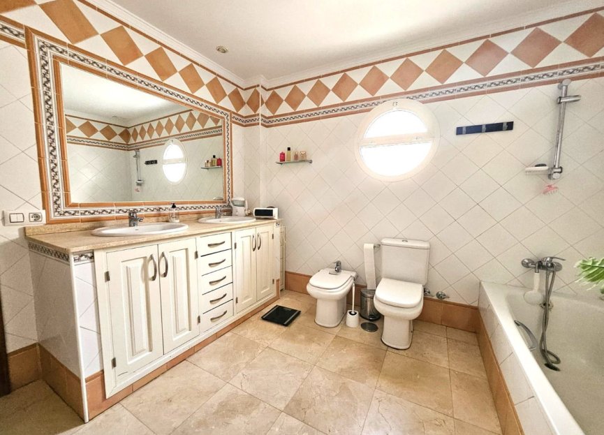 Resale - House - Townhouse - Casares - Casares Centro