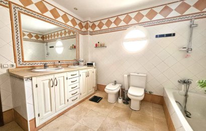 Resale - House - Townhouse - Casares - Casares Centro