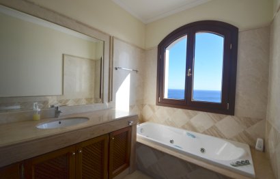 Resale - House - Detached Villa - Manilva - La Duquesa