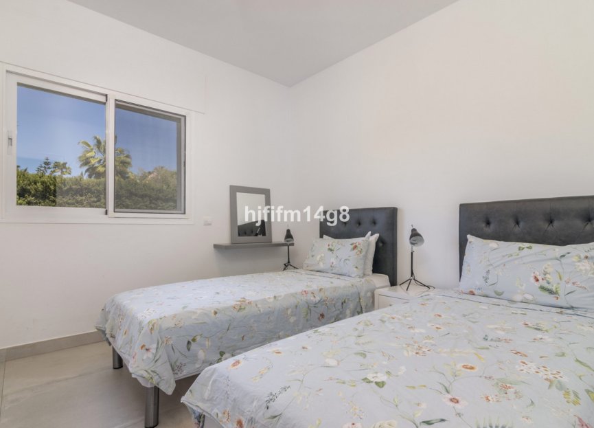 Resale - Apartment - Middle Floor Apartment - Marbella - Nueva Andalucia