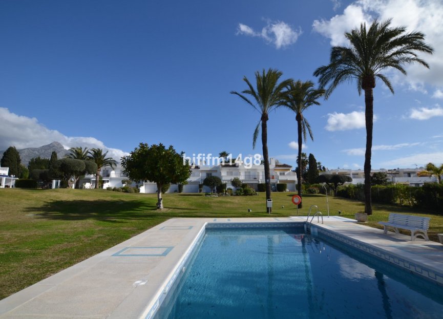 Resale - Apartment - Middle Floor Apartment - Marbella - Nueva Andalucia