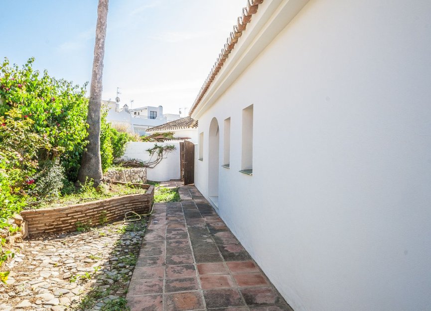 Reventa - House - Detached Villa - Marbella - Las Chapas