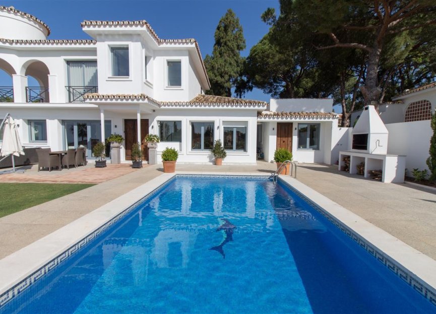 Resale - House - Detached Villa - Marbella - Hacienda Las Chapas