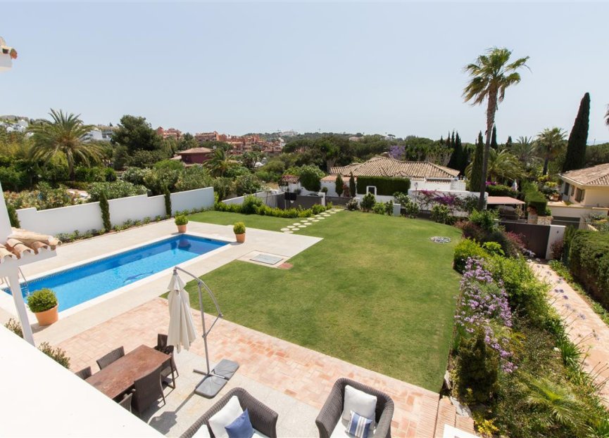 Resale - House - Detached Villa - Marbella - Hacienda Las Chapas