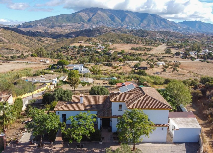 Resale - House - Finca - Cortijo - Mijas