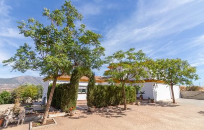 Resale - House - Finca - Cortijo - Mijas