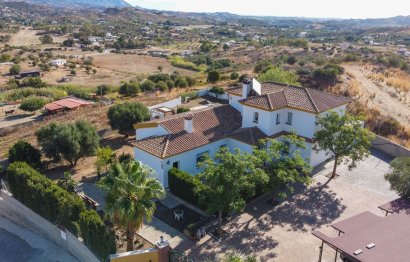 Resale - House - Finca - Cortijo - Mijas