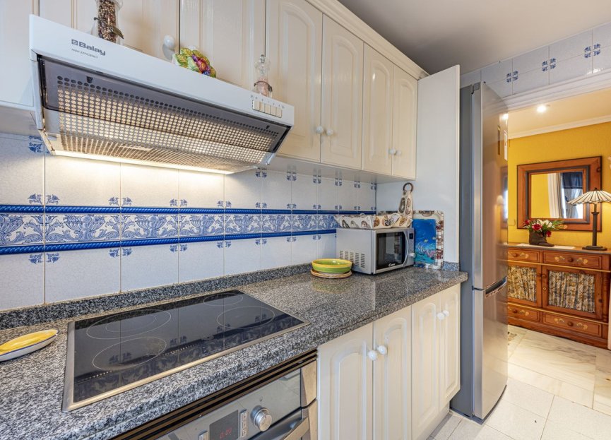 Resale - Apartment - Middle Floor Apartment - Marbella - Puerto Banús