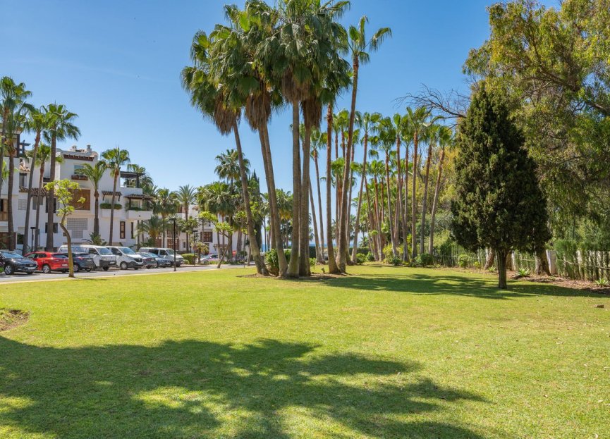 Resale - Apartment - Middle Floor Apartment - Marbella - Puerto Banús