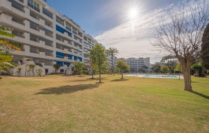 Resale - Apartment - Middle Floor Apartment - Marbella - Puerto Banús