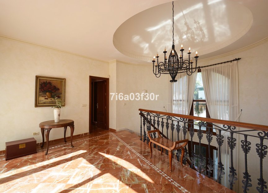 Resale - House - Detached Villa - Marbella - Nueva Andalucia