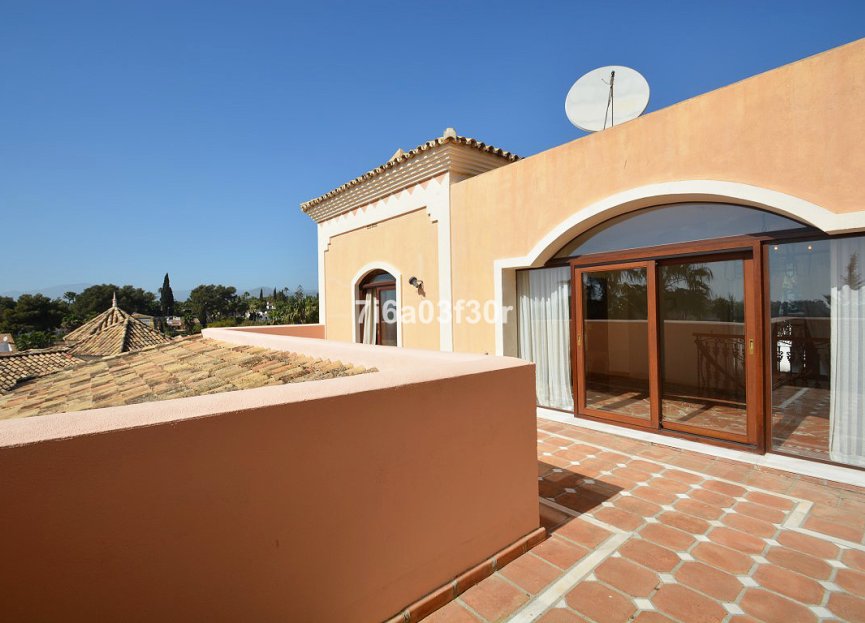 Resale - House - Detached Villa - Marbella - Nueva Andalucia