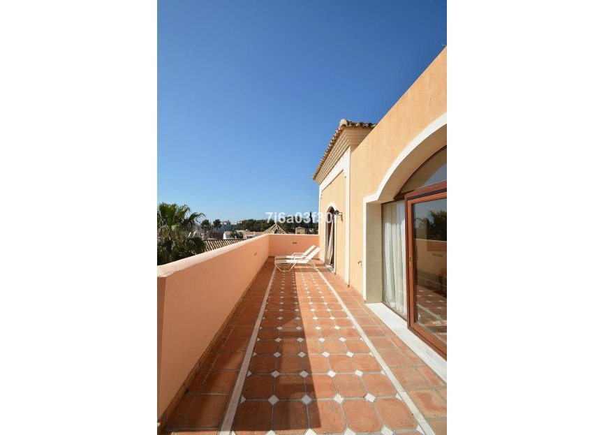 Resale - House - Detached Villa - Marbella - Nueva Andalucia