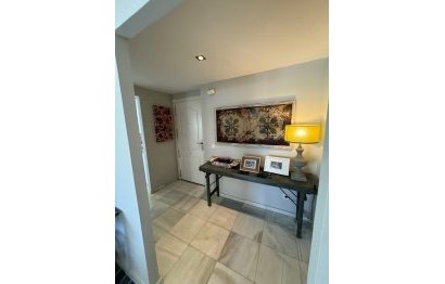 Resale - Apartment - Middle Floor Apartment - Marbella