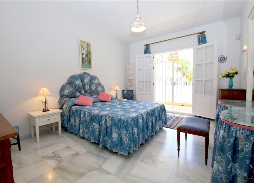 Resale - Apartment - Middle Floor Apartment - Estepona - Estepona Centro