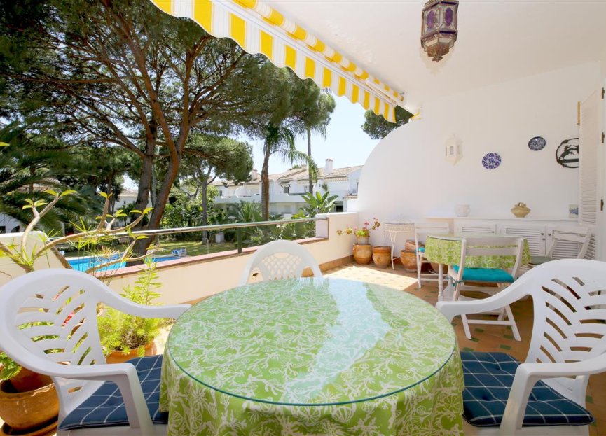 Resale - Apartment - Middle Floor Apartment - Estepona - Estepona Centro