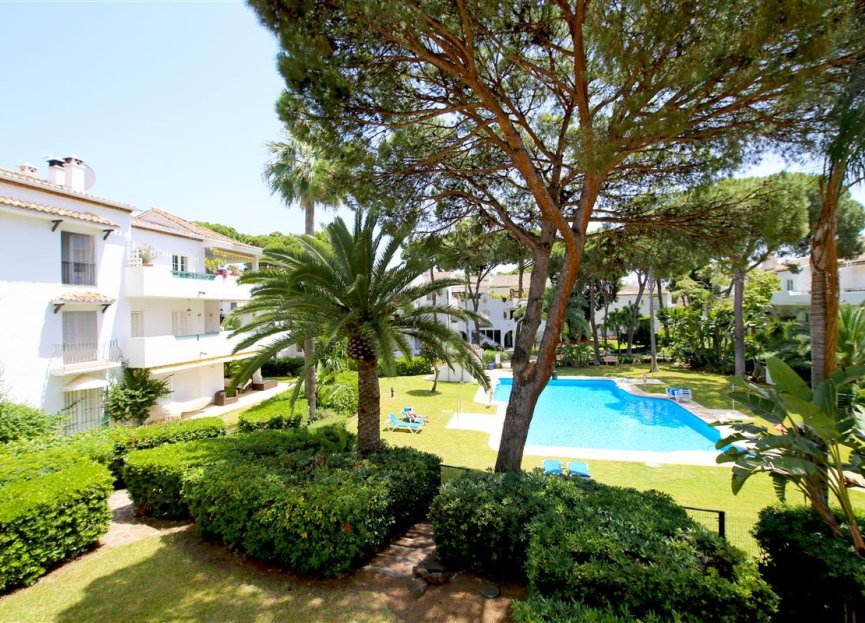 Resale - Apartment - Middle Floor Apartment - Estepona - Estepona Centro