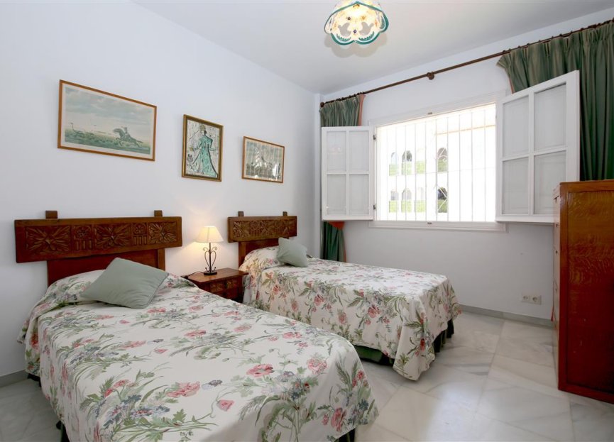 Resale - Apartment - Middle Floor Apartment - Estepona - Estepona Centro