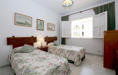 Resale - Apartment - Middle Floor Apartment - Estepona - Estepona Centro