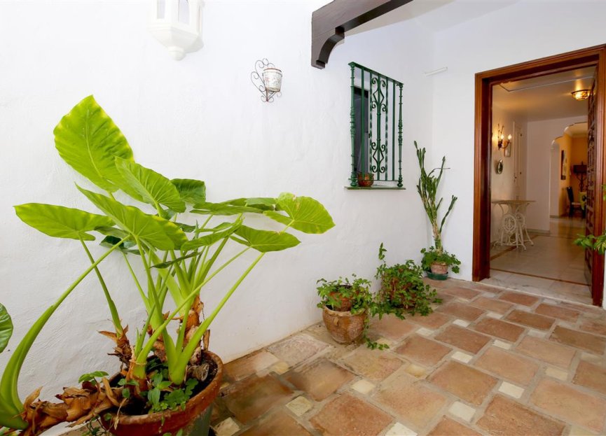 Resale - Apartment - Middle Floor Apartment - Estepona - Estepona Centro