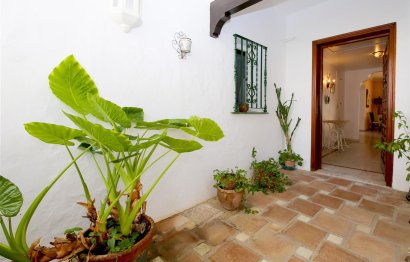 Resale - Apartment - Middle Floor Apartment - Estepona - Estepona Centro