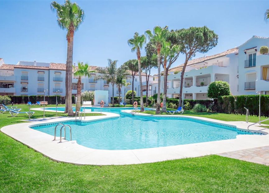 Resale - Apartment - Middle Floor Apartment - Estepona - Estepona Centro