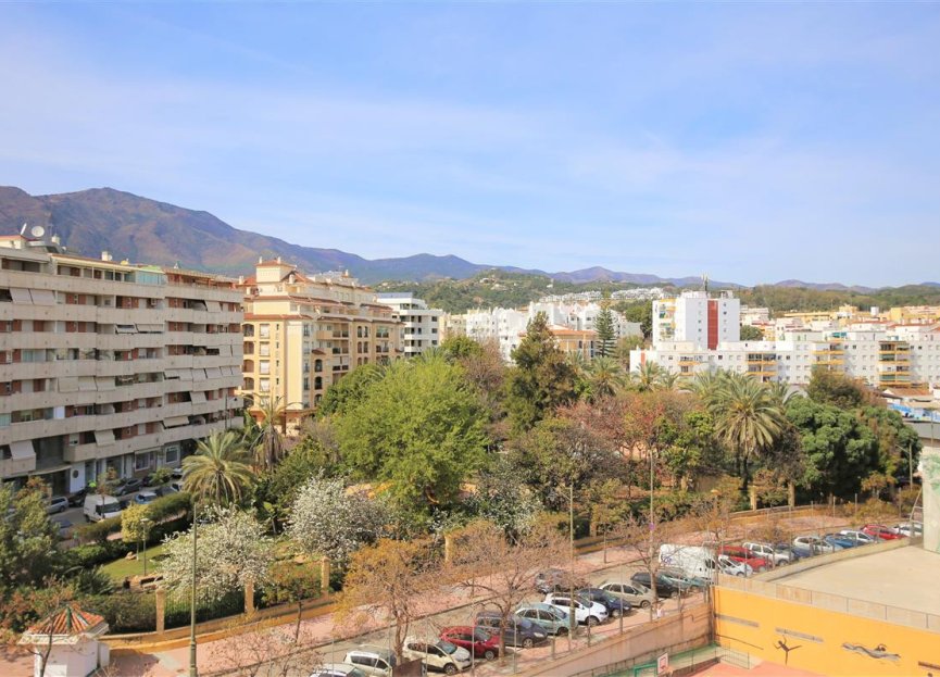 Resale - Apartment - Middle Floor Apartment - Estepona - Estepona Centro