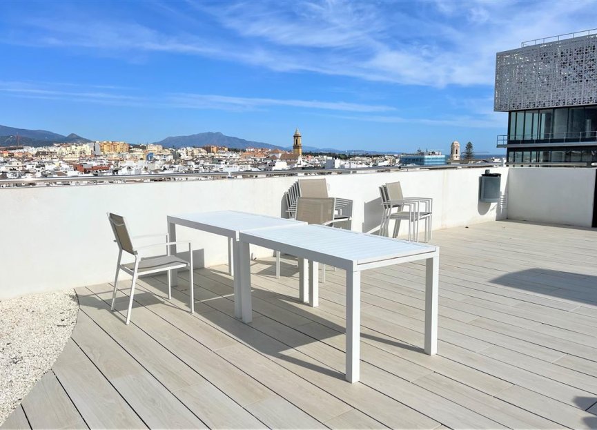 Resale - Apartment - Middle Floor Apartment - Estepona - Estepona Centro