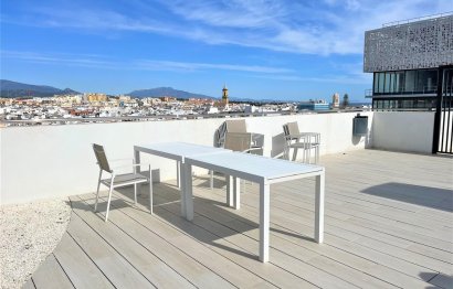 Resale - Apartment - Middle Floor Apartment - Estepona - Estepona Centro