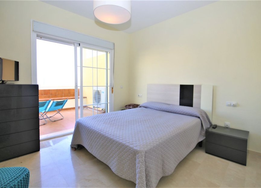 Resale - Apartment - Middle Floor Apartment - Estepona - Estepona Centro