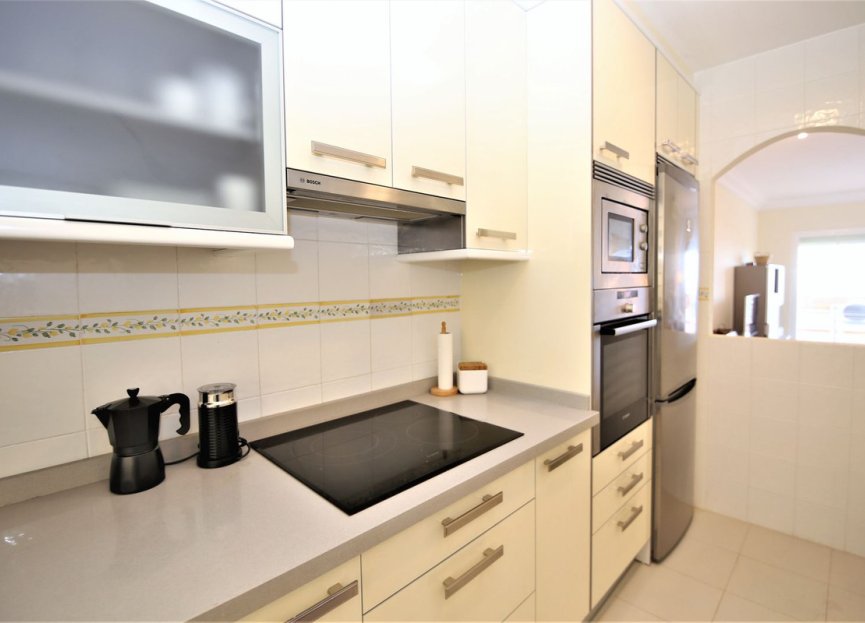 Resale - Apartment - Middle Floor Apartment - Estepona - Estepona Centro