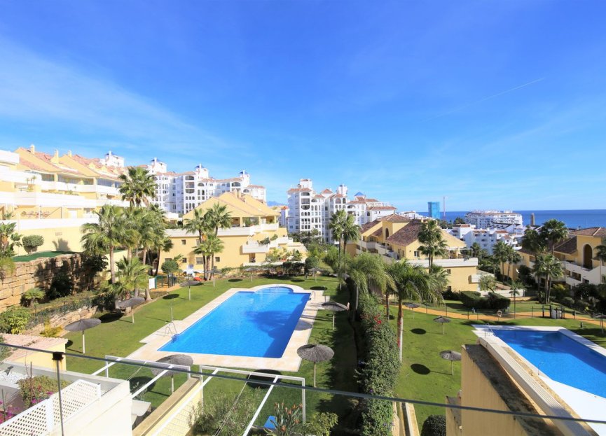 Resale - Apartment - Middle Floor Apartment - Estepona - Estepona Centro