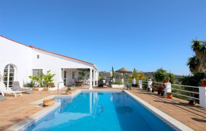 Resale - House - Detached Villa - Estepona - Estepona Centro