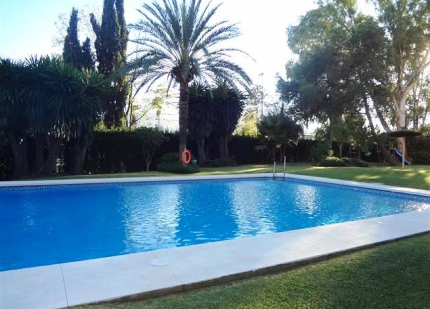 Resale - Apartment - Middle Floor Apartment - Marbella - Nueva Andalucia