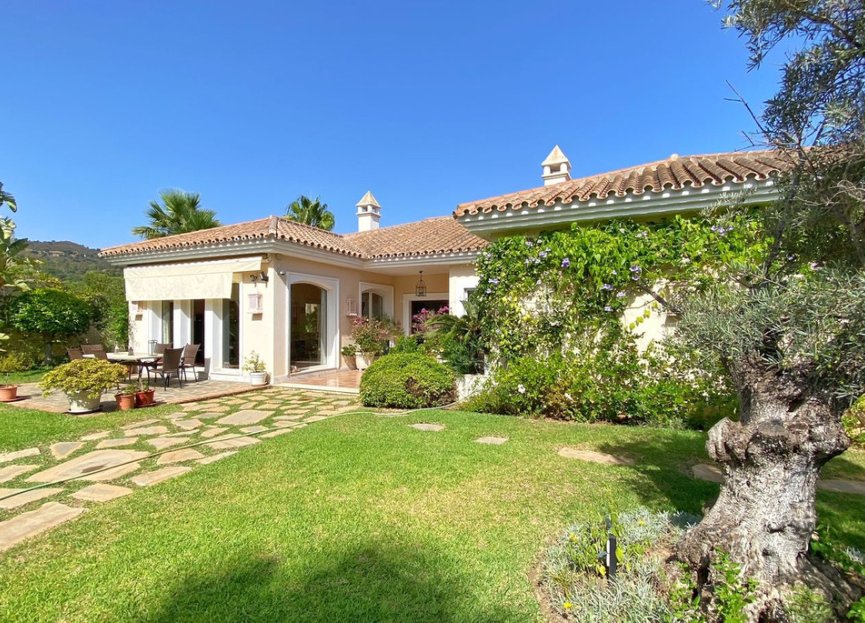 Resale - House - Detached Villa - Marbella - Elviria