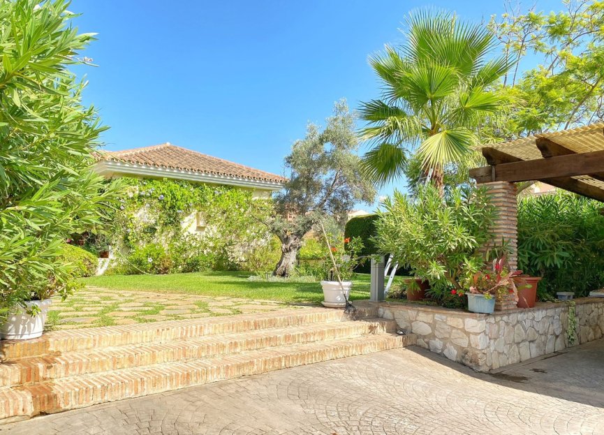 Resale - House - Detached Villa - Marbella - Elviria