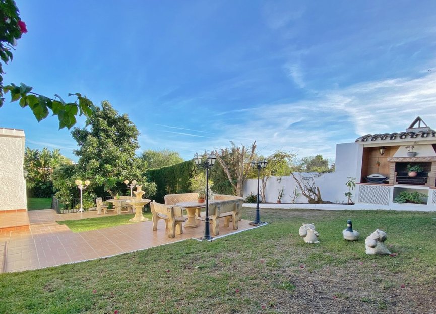 Resale - House - Detached Villa - Marbella