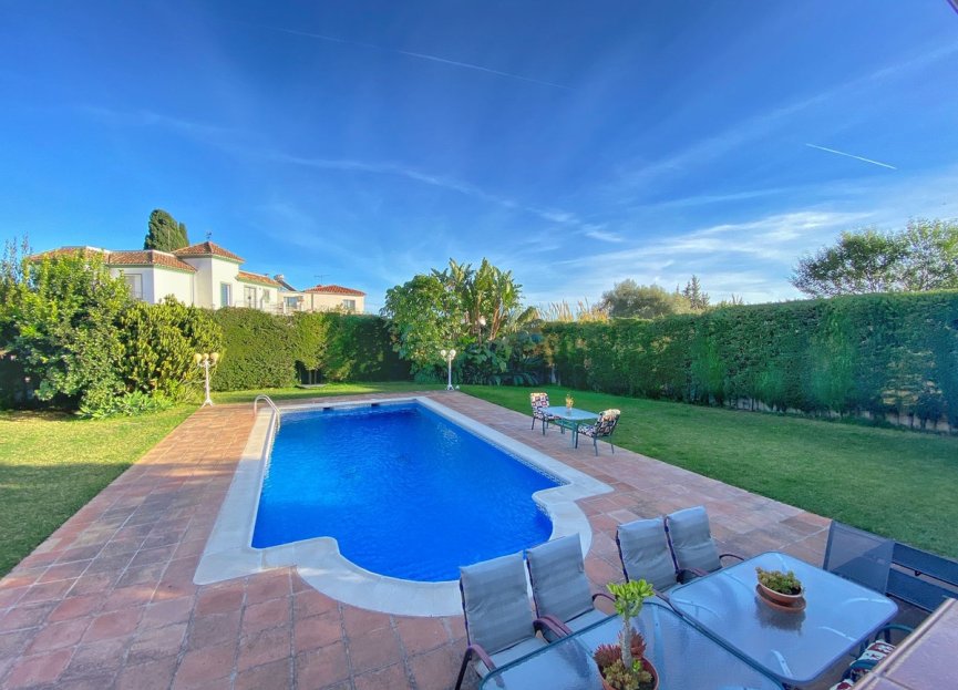 Resale - House - Detached Villa - Marbella