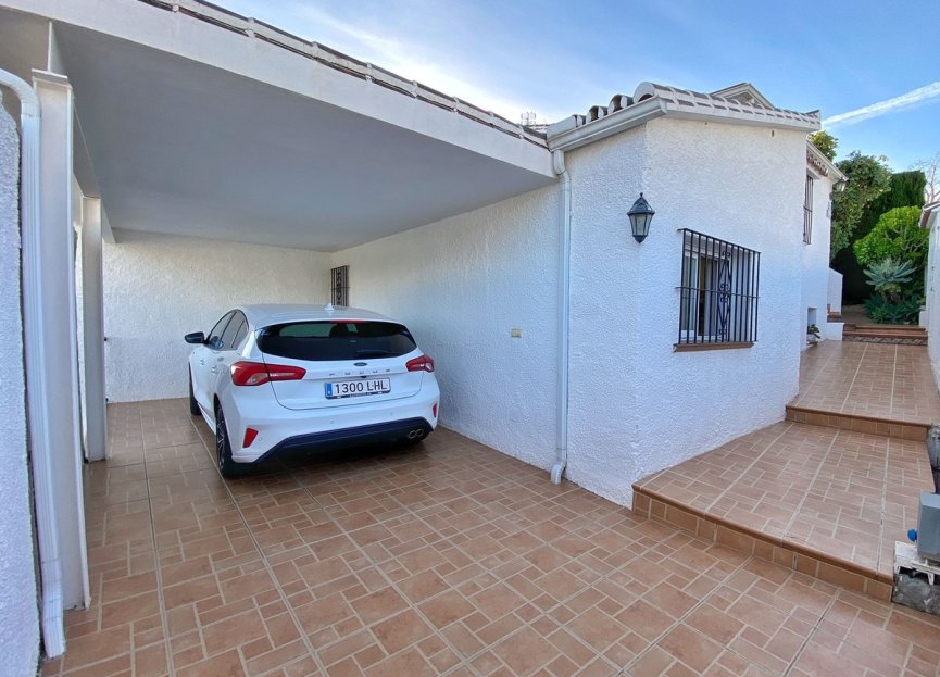 Resale - House - Detached Villa - Marbella