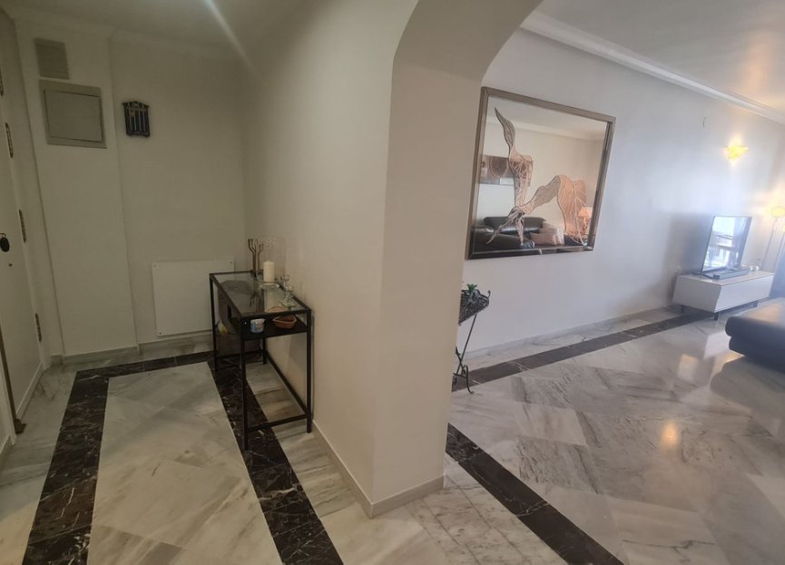 Resale - Apartment - Middle Floor Apartment - Marbella - Nueva Andalucia