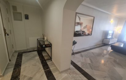 Resale - Apartment - Middle Floor Apartment - Marbella - Nueva Andalucia