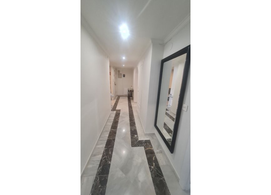 Resale - Apartment - Middle Floor Apartment - Marbella - Nueva Andalucia