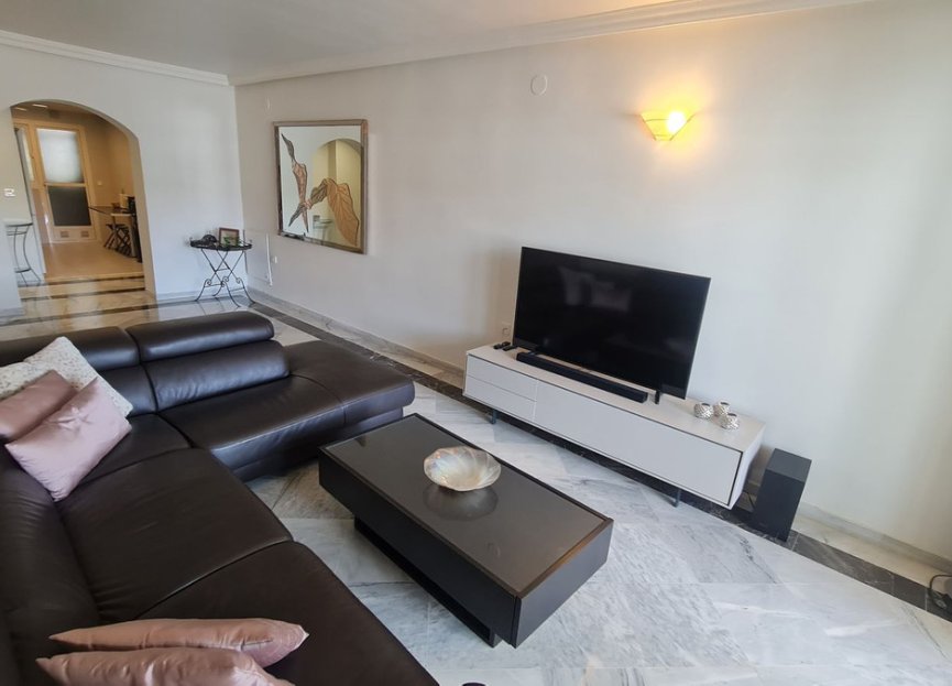 Resale - Apartment - Middle Floor Apartment - Marbella - Nueva Andalucia