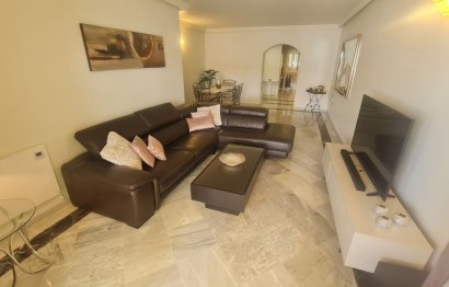 Resale - Apartment - Middle Floor Apartment - Marbella - Nueva Andalucia