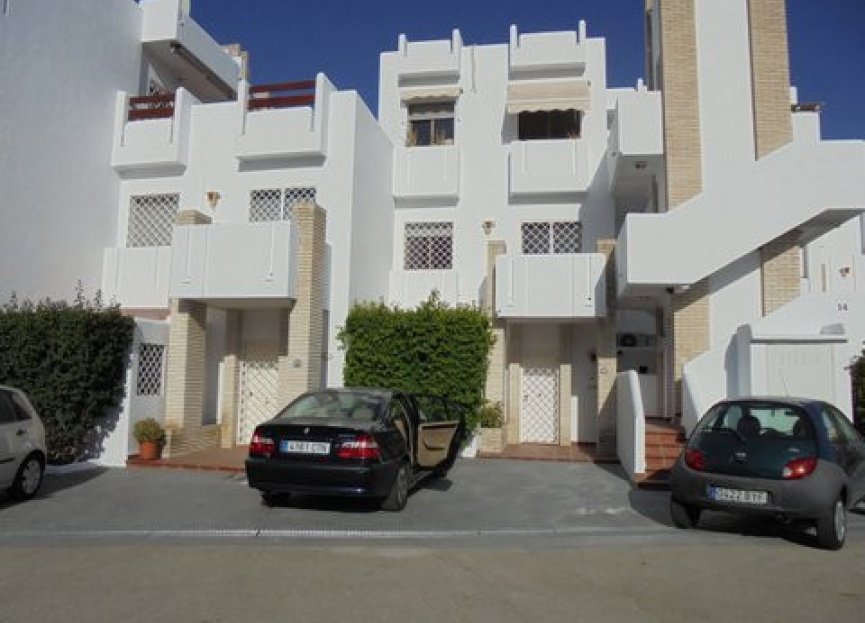 Resale - House - Townhouse - Marbella - Nueva Andalucia